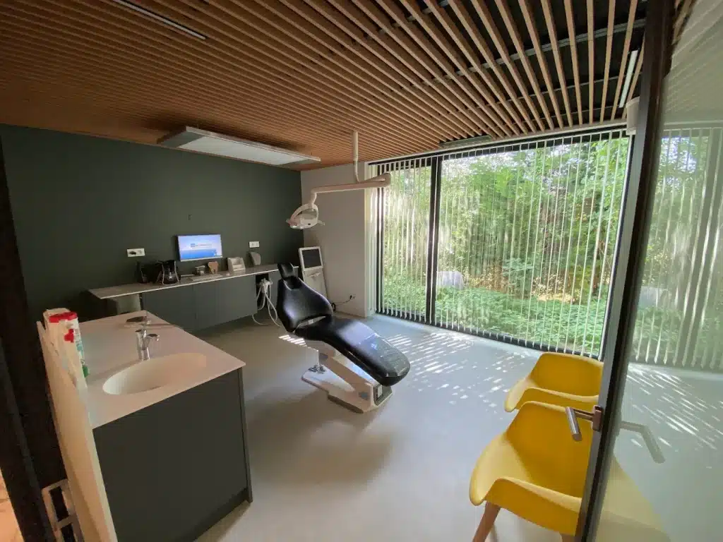 Le cabinet d'orthodontie des Drs Béatrice et Elliott Yvart à Villeneuve d'Ascq, un espace neuf et lumineux