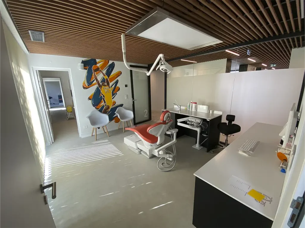 Salle de soins du cabinet Montalembert, cabinet d'orthodontie des Drs Yvart à Villeneuve d'Ascq